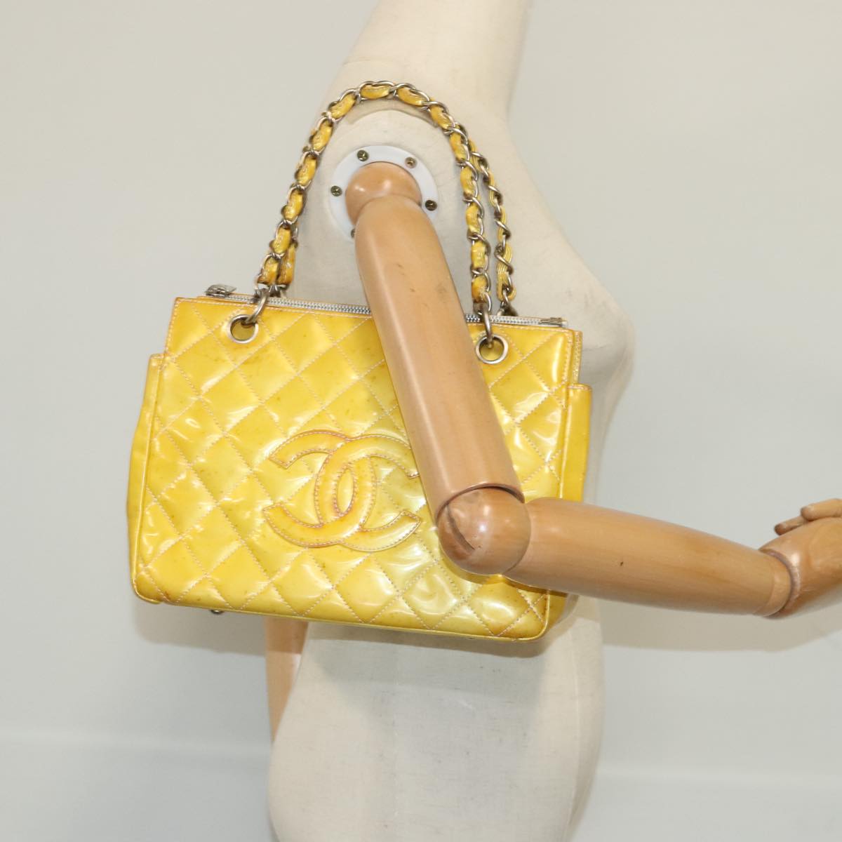 CHANEL Chain Hand Bag Patent leather Yellow Silver CC Auth bs19078