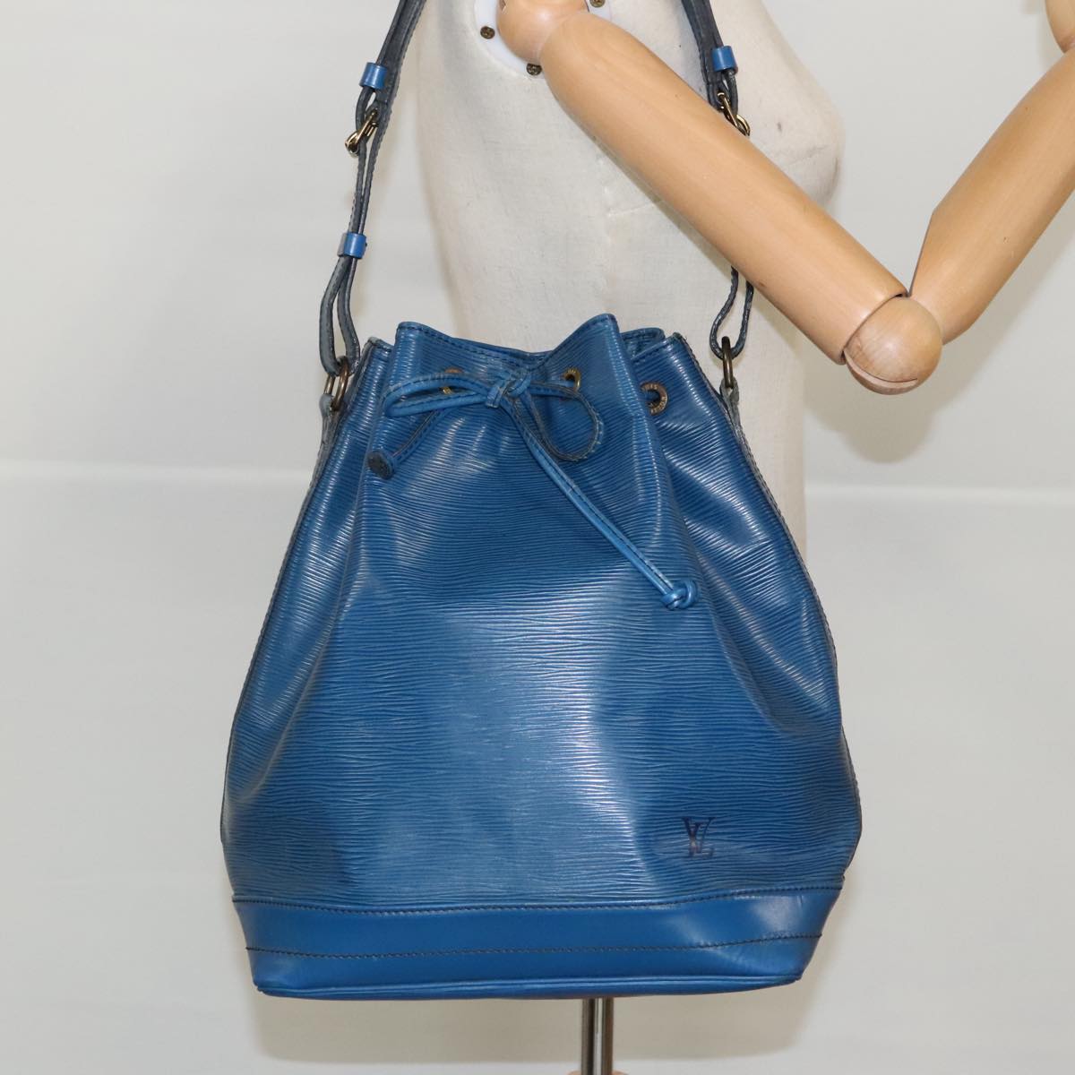 LOUIS VUITTON Epi Noe Shoulder Bag Toledo Blue M44005 LV Auth bs19241