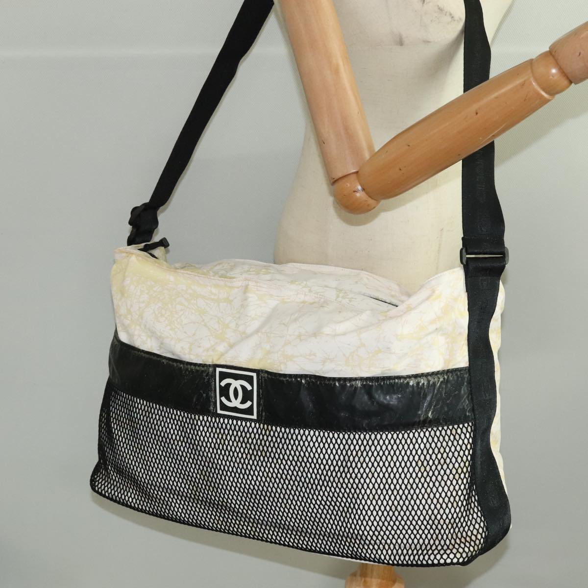 CHANEL Chanel Sports Shoulder Bag Nylon White Black CC Auth bs19291