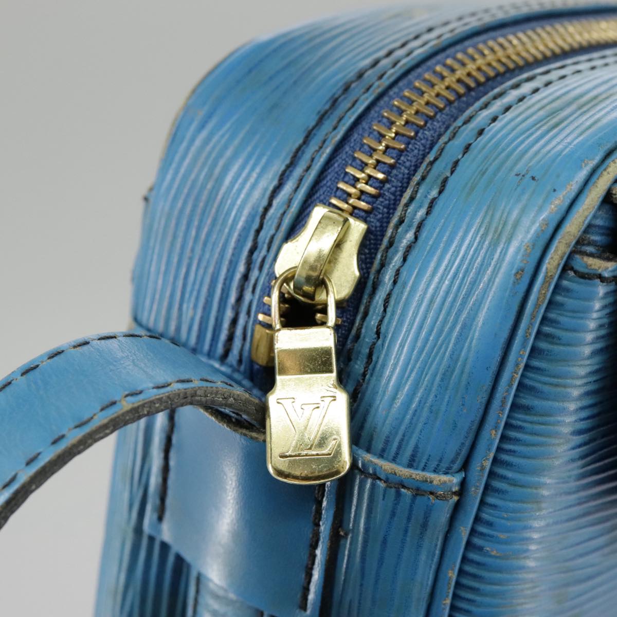 LOUIS VUITTON Epi June Feuille Shoulder Bag Blue M52155 LV Auth bs19357