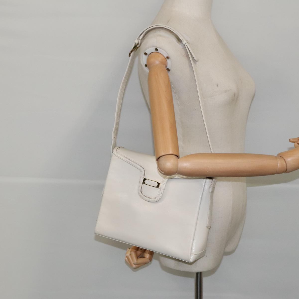 Chloe Shoulder Bag Leather White Gold Auth bs19364