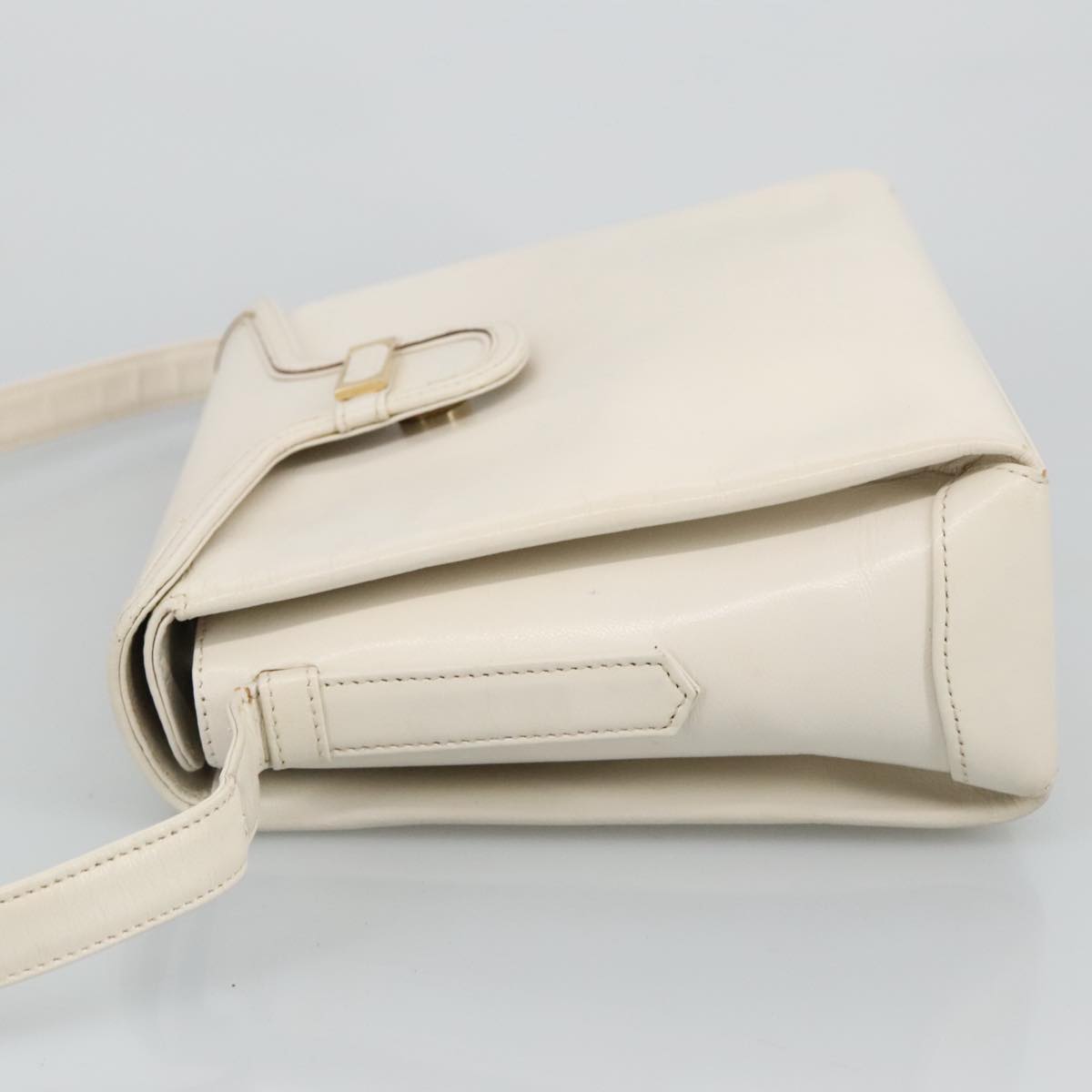 Chloe Shoulder Bag Leather White Gold Auth bs19364