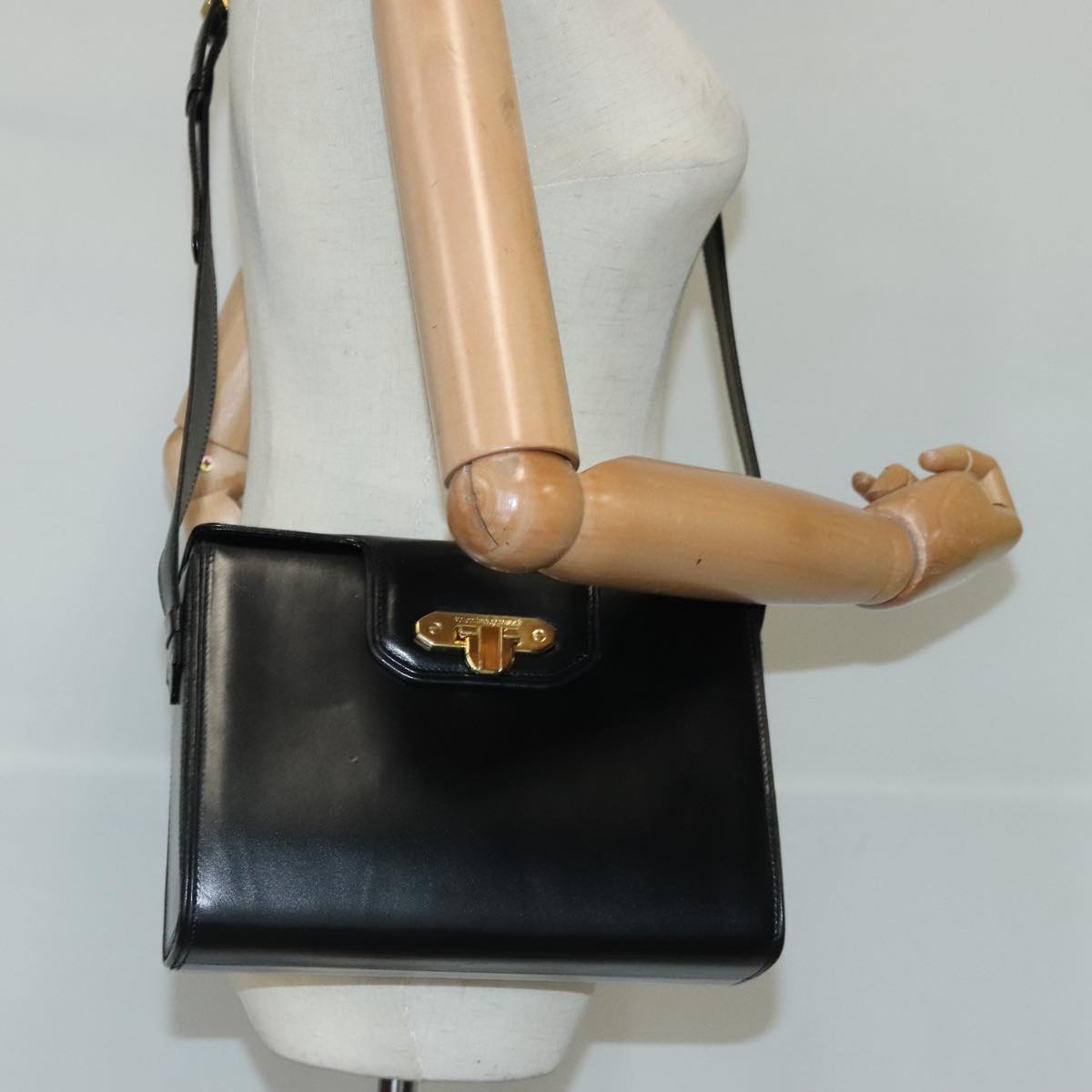 VALENTINO Shoulder Bag Leather Black Gold Auth bs19467