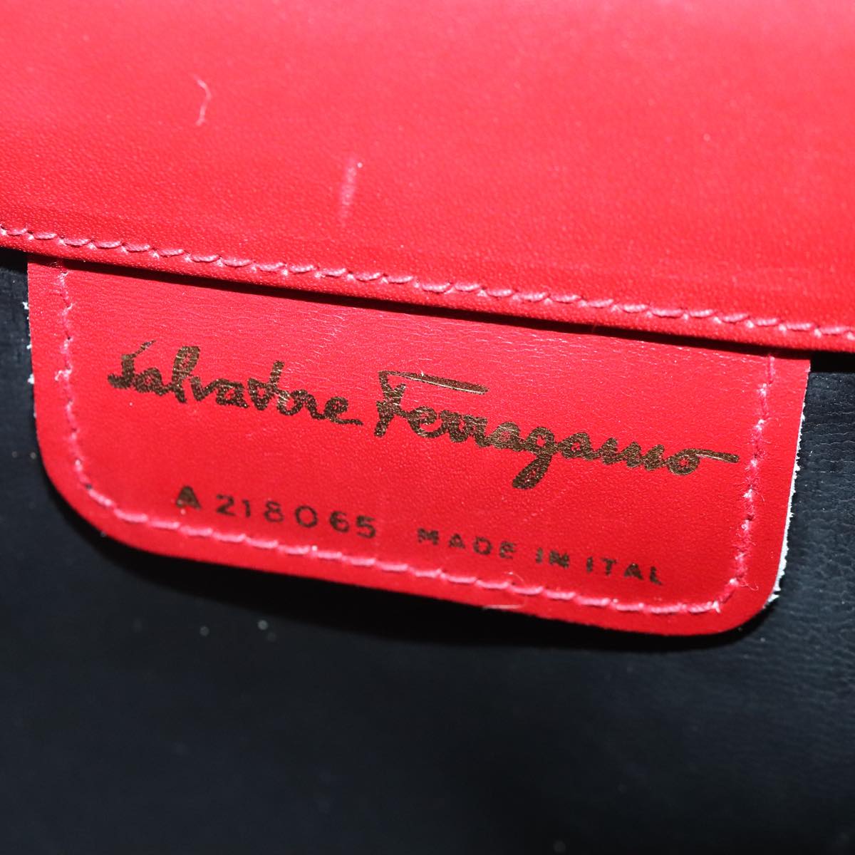 Salvatore Ferragamo Vala Shoulder Bag Leather Red Gold Auth bs19501