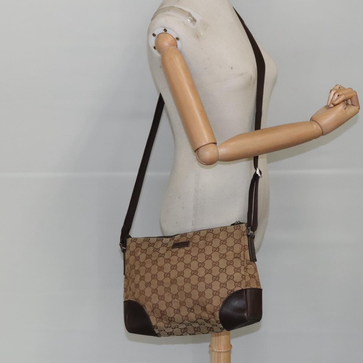 GUCCI GG Canvas Shoulder Bag Beige Silver 114273 Auth bs19640