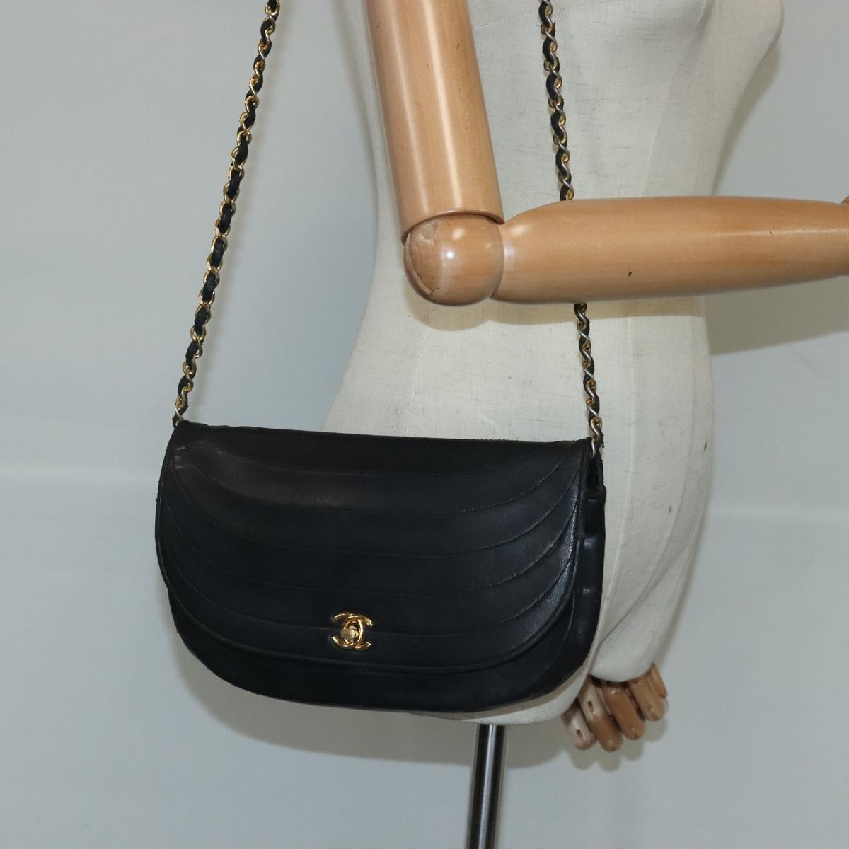 CHANEL Chain Shoulder Bag Lamb Skin Black Gold CC Auth bs19645