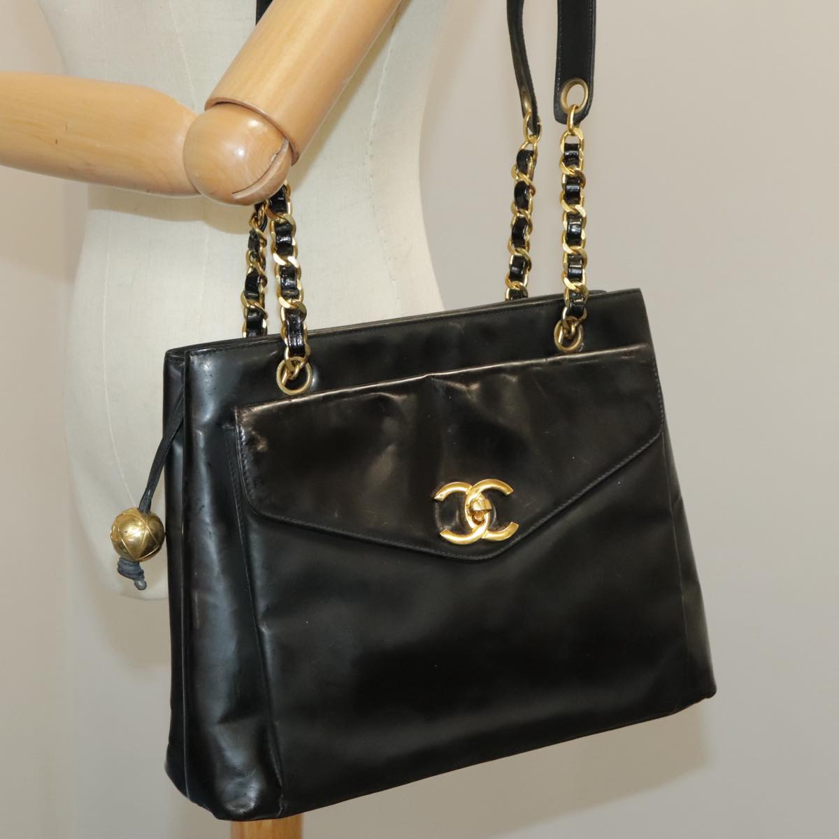 CHANEL Chain Shoulder Bag Patent leather Black Gold CC Auth bs19650