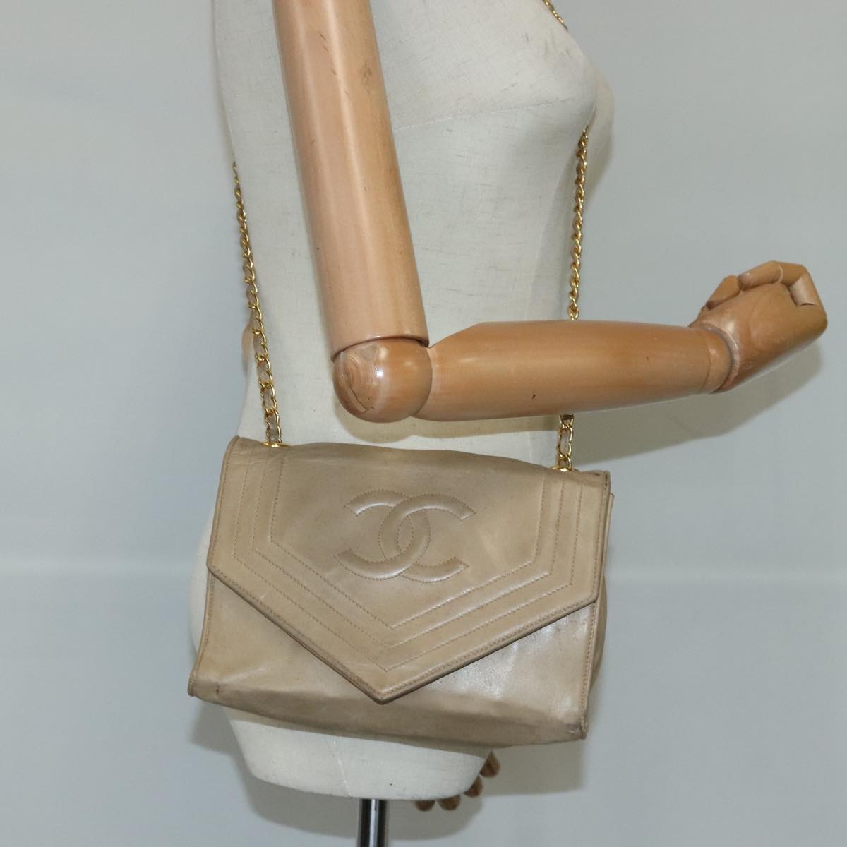 CHANEL Chain Shoulder Bag Lamb Skin Beige Gold CC Auth bs19652