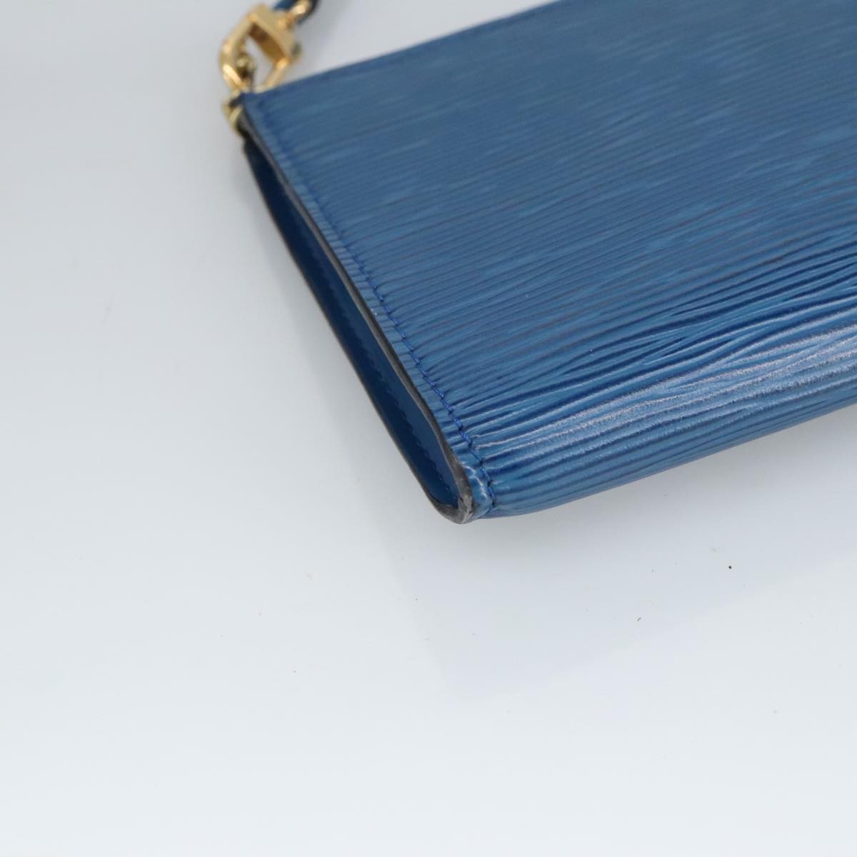 LOUIS VUITTON Epi Pochette Accessoires Pouch Vintage Blue M52985 LV Auth bs19703