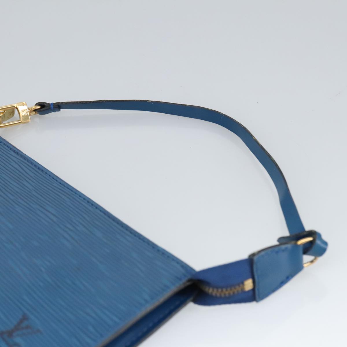 LOUIS VUITTON Epi Pochette Accessoires Pouch Vintage Blue M52985 LV Auth bs19703