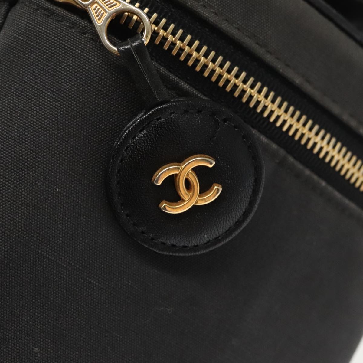 CHANEL Bicolore Vanity Cosmetic Pouch Canvas Leather Black Gold CC Auth bs20025