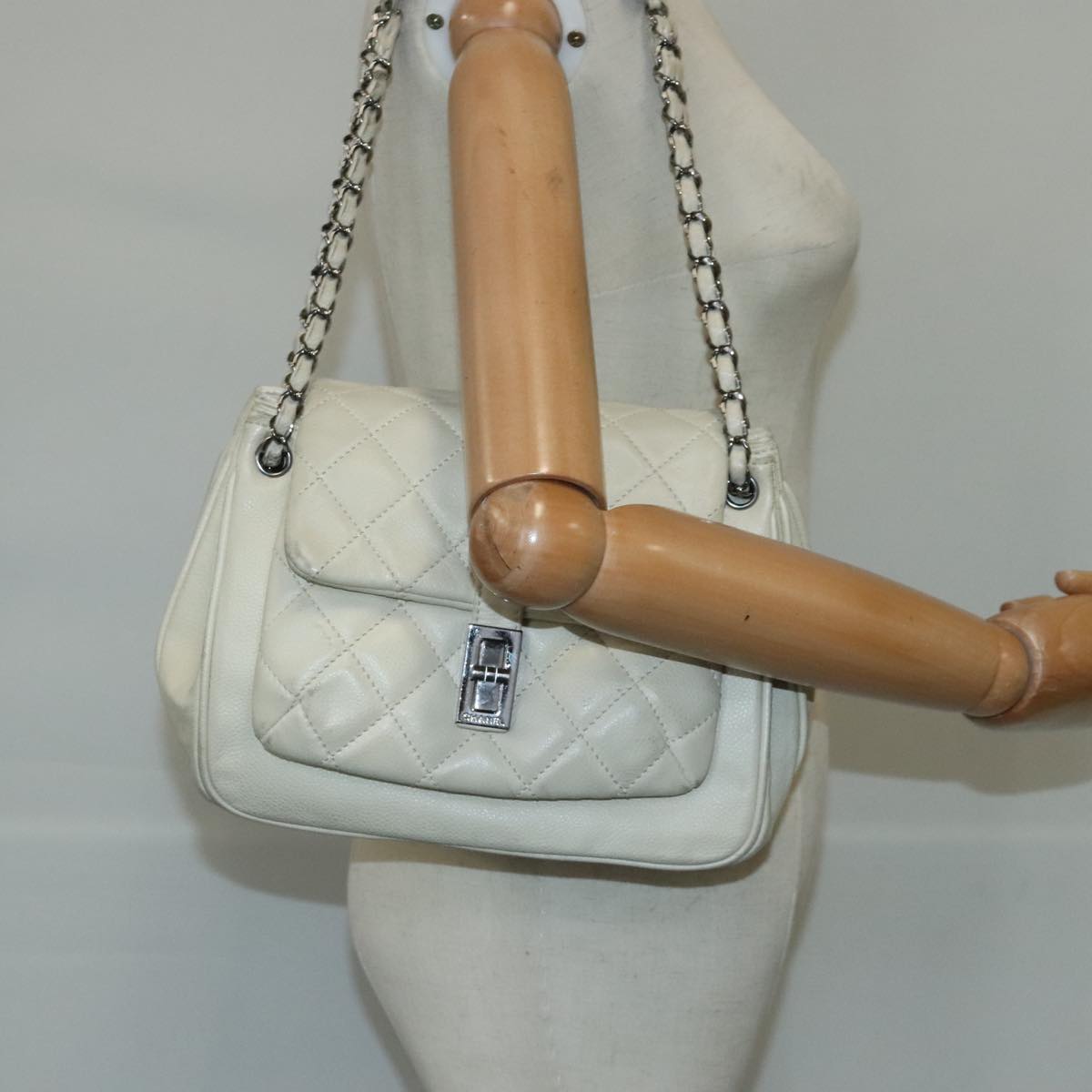 CHANEL Matelasse Chain Shoulder Bag Caviar Skin White CC Auth bs20238