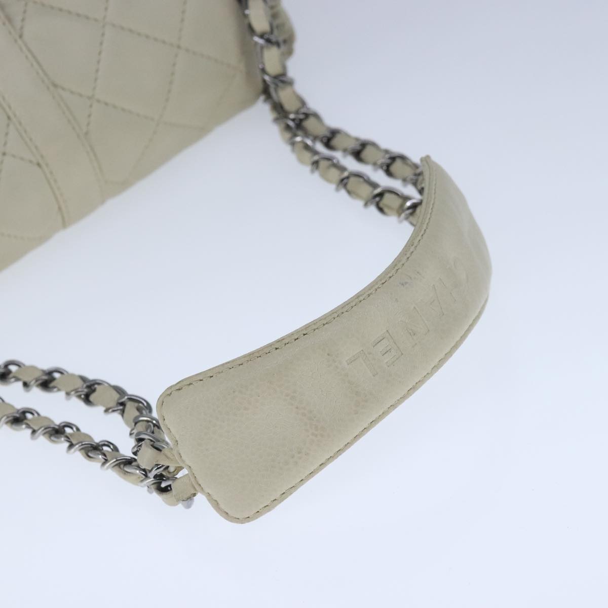 CHANEL Matelasse Chain Shoulder Bag Caviar Skin White CC Auth bs20238