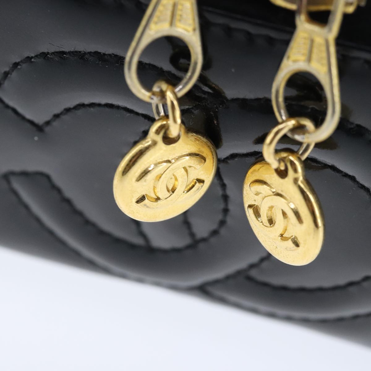 CHANEL Vanity Pouch Enamel Black Gold CC Auth bs20243