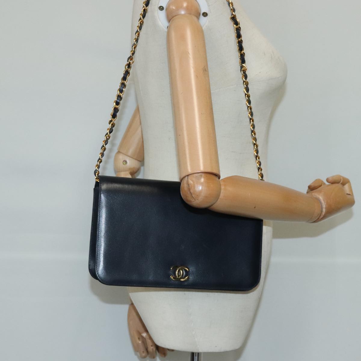 CHANEL Matelasse Chain Shoulder Bag Leather Navy Gold CC Auth bs20308