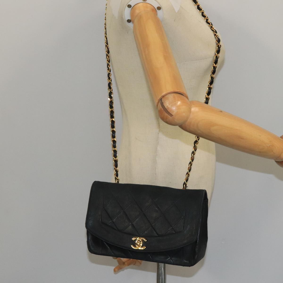 CHANEL Diana Matelasse Chain Shoulder Bag Lamb Skin Black Gold CC Auth bs20390