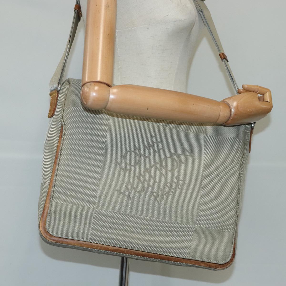 LOUIS VUITTON Damier Geant Messager Shoulder Bag Tail M93030 LV Auth bs20418