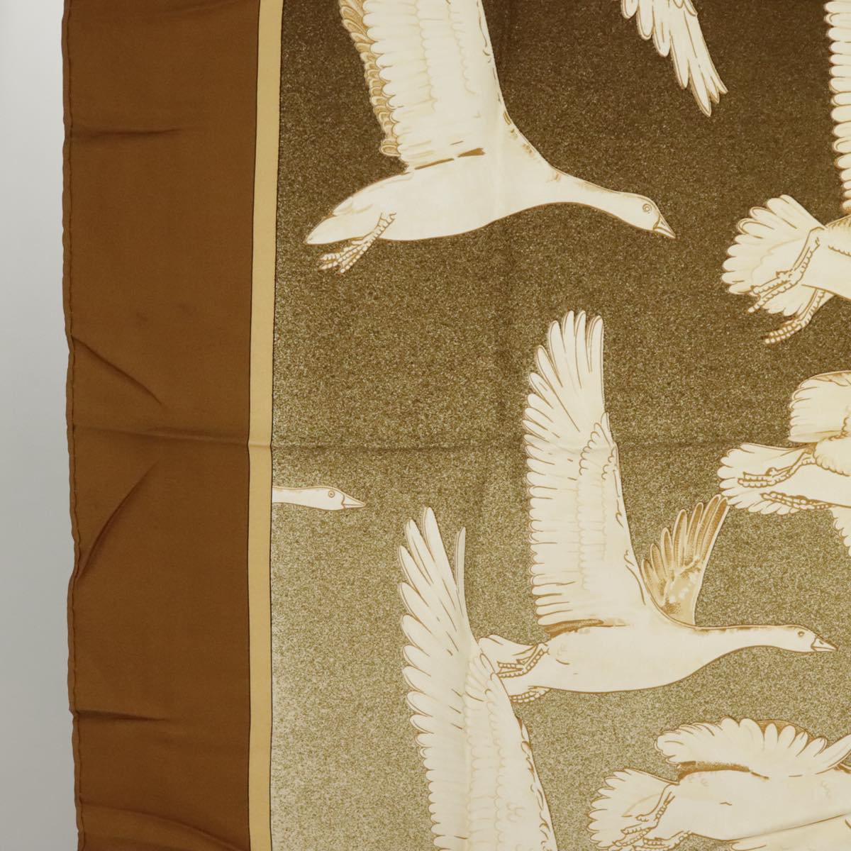 HERMES Carre 90 Scarf ""OISEAUX MIGRATEURS"" Silk Brown Beige Auth bs20515