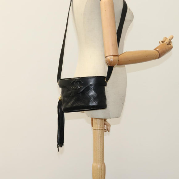 CHANEL Matelasse Shoulder Bag Lamb Skin Gold Black CC Auth bs21318