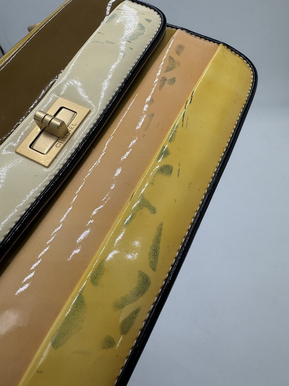CHANEL Chain Shoulder Bag Patent leather Yellow Gold CC Auth bs22911