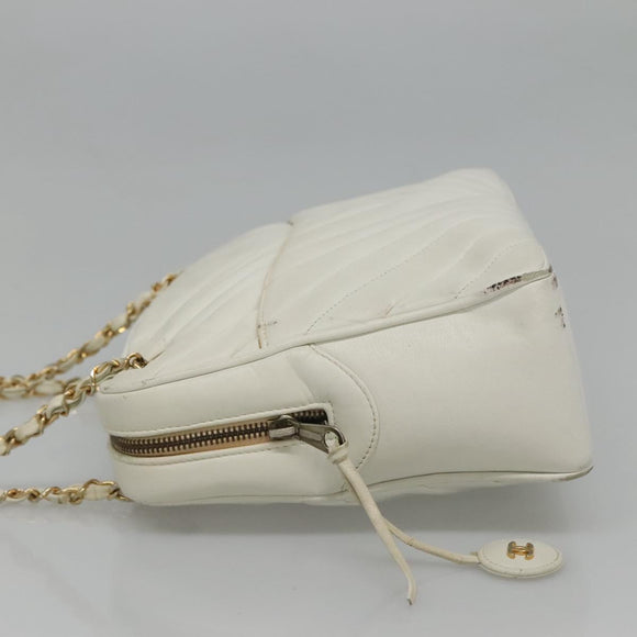 CHANEL Chain V Stitch Shoulder Bag Lamb Skin White CC Auth bs23119