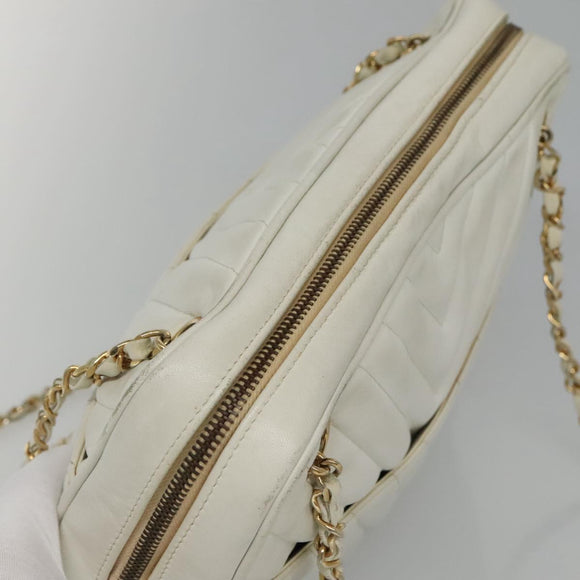CHANEL Chain V Stitch Shoulder Bag Lamb Skin White CC Auth bs23119