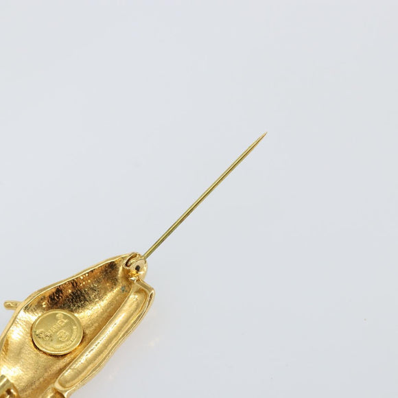 CHANEL Beret Brooch metal Gold Tone CC Auth bs29695
