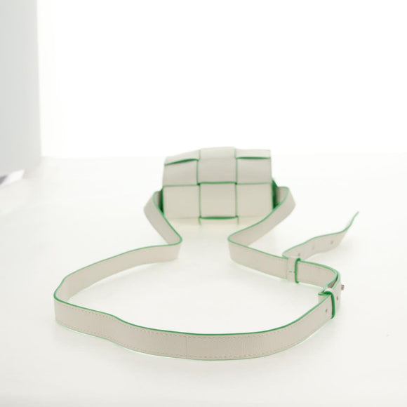 BOTTEGA VENETA MAXI INTRECCIATO Cassette Bag Leather White Green Auth bs30121A