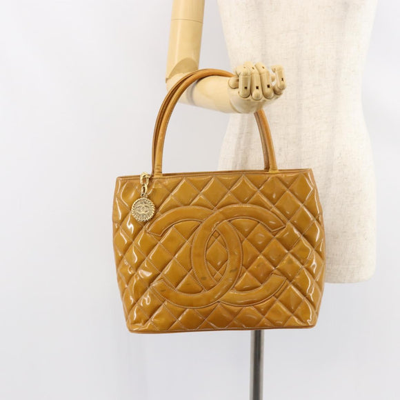 CHANEL Matelasse COCO Mark Tote Bag Patent leather Yellow Gold CC Auth bs30372