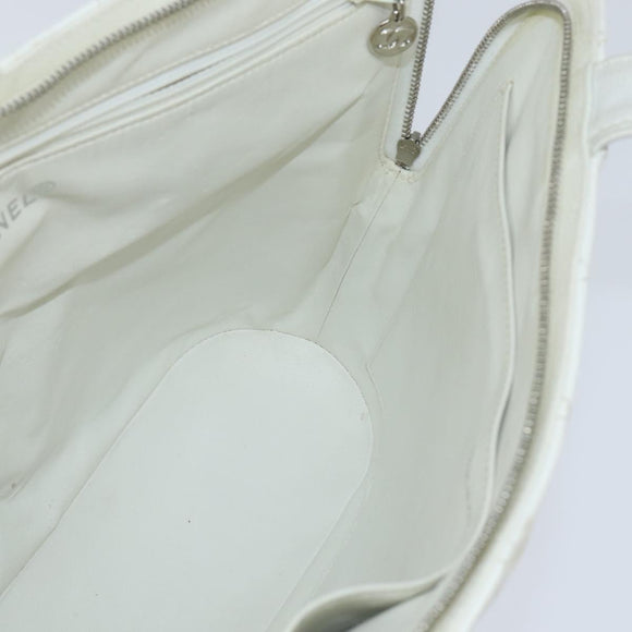 CHANEL Matelasse Tote Bag Caviar Skin White CC Auth bs30478