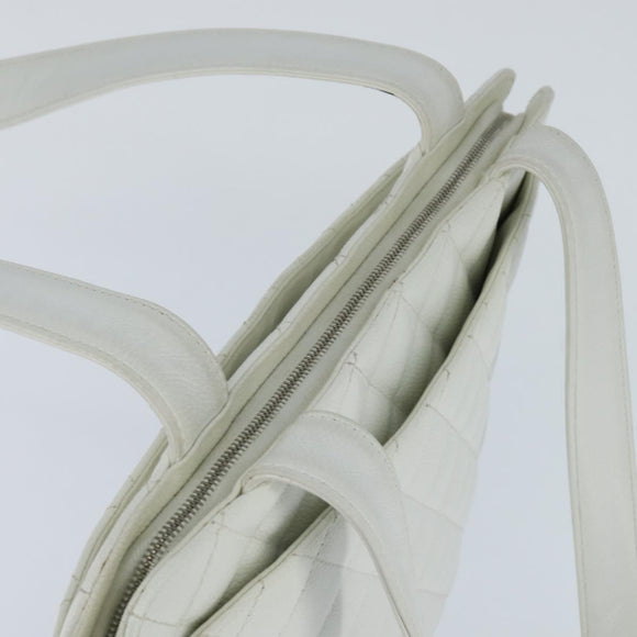 CHANEL Matelasse Tote Bag Caviar Skin White CC Auth bs30478