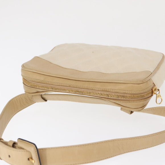 CHANEL Matelassé Bauchtasche Canvas Beige Gold CC Auth bs32356