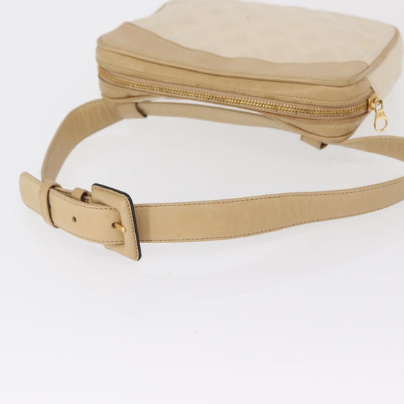 CHANEL Matelassé Bauchtasche Canvas Beige Gold CC Auth bs32356