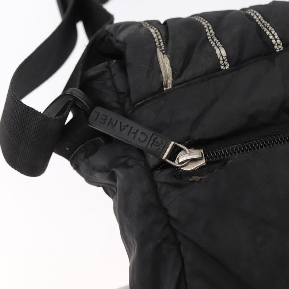 CHANEL Umhängetasche Nylon Schwarz CC Auth bs32635
