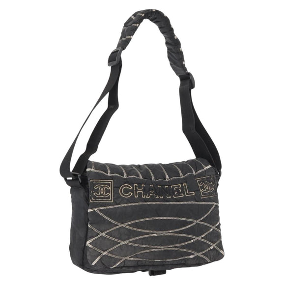 CHANEL Umhängetasche Nylon Schwarz CC Auth bs32635
