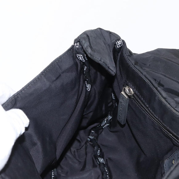 CHANEL Umhängetasche Nylon Schwarz CC Auth bs32635