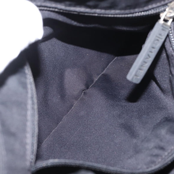 CHANEL Umhängetasche Nylon Schwarz CC Auth bs32635