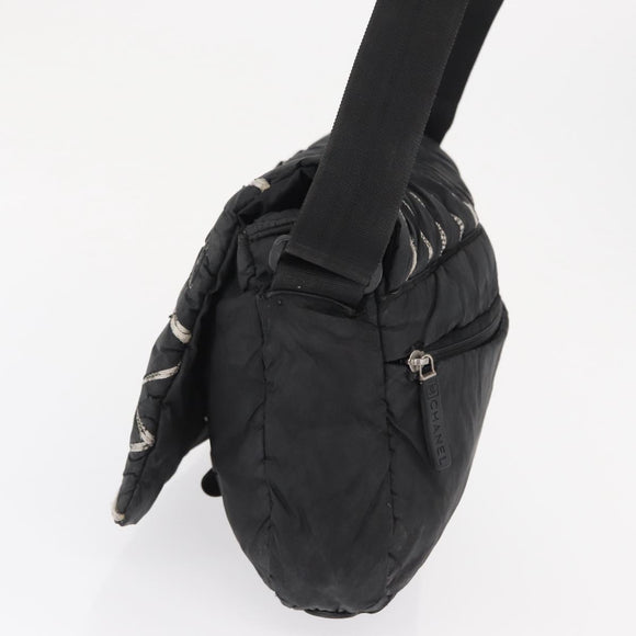 CHANEL Umhängetasche Nylon Schwarz CC Auth bs32635