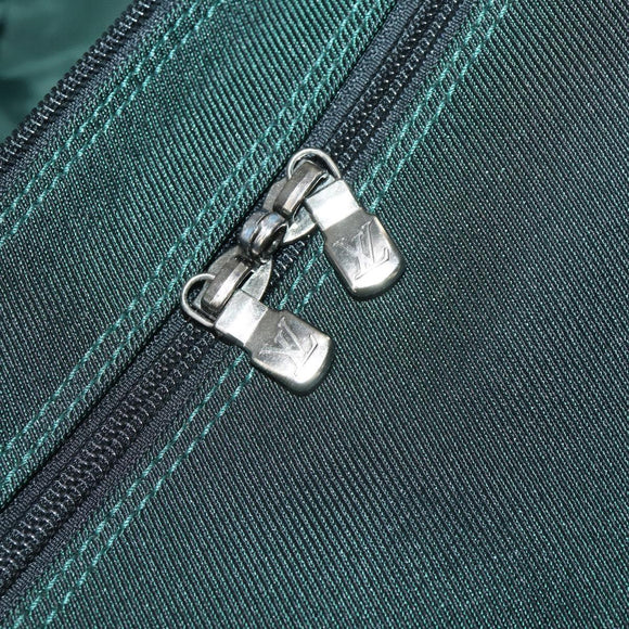 LOUIS VUITTON Taiga Portable Cinque Cintre Kleidersack M30704 LV Auth bs32821