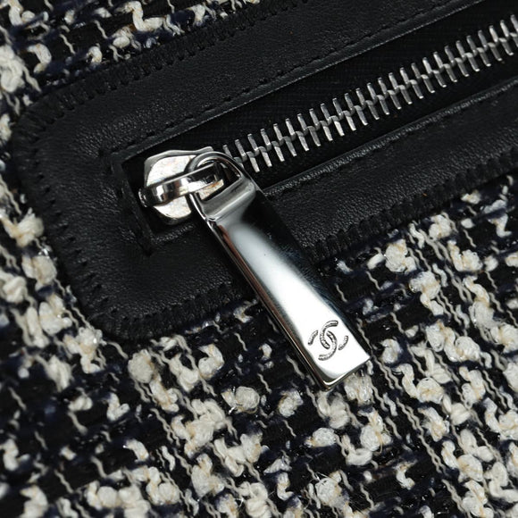 CHANEL Chain Shoulder Bag tweed White Black CC Auth bs33641V