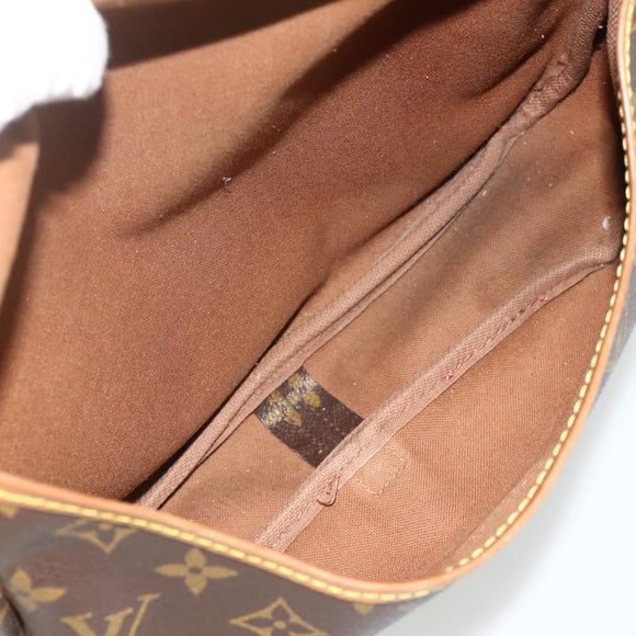 LOUIS VUITTON Monogram Saumur 30 Shoulder Bag M42256 LV Auth bs34502