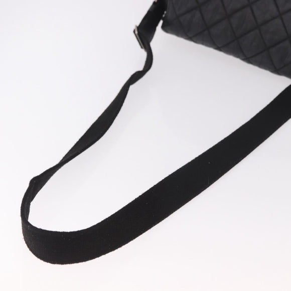CHANEL Matelassé Schultertasche beschichtetes Canvas Schwarz Silber CC Auth bs35469