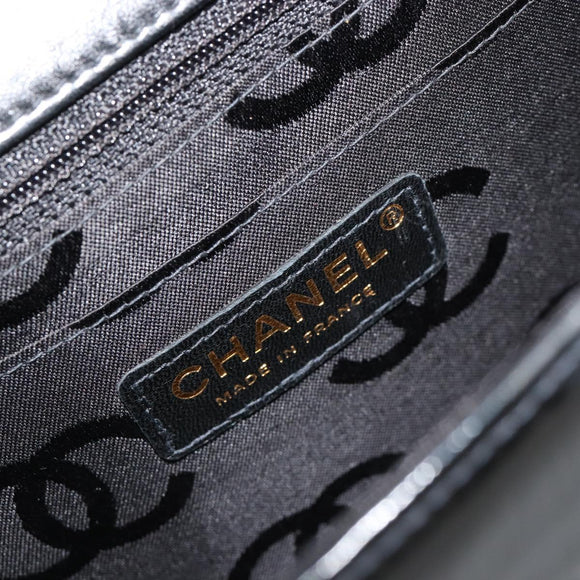 CHANEL Schultertasche Kette Lackleder Schwarz Gold CC Auth bs35471A