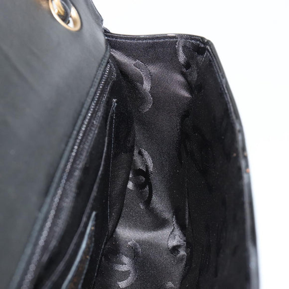 CHANEL Schultertasche Kette Lackleder Schwarz Gold CC Auth bs35471A