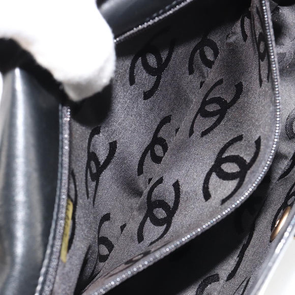 CHANEL Schultertasche Kette Lackleder Schwarz Gold CC Auth bs35471A