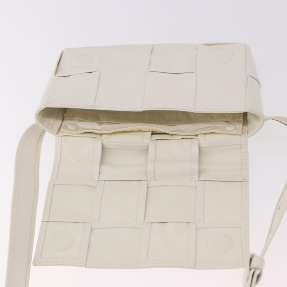 BOTTEGA VENETA MAXI INTRECCIATO Cassette Bag Leather White Silver Auth bs36173A