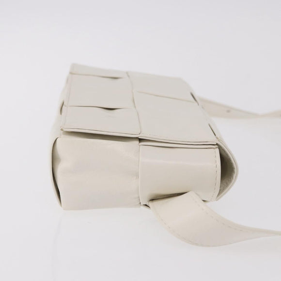 BOTTEGA VENETA MAXI INTRECCIATO Cassette Bag Leather White Silver Auth bs36173A