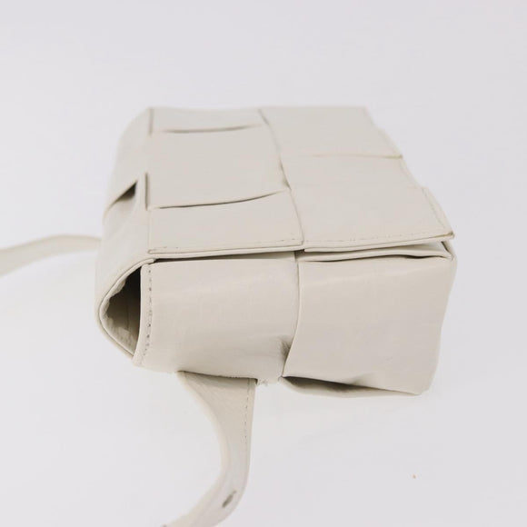 BOTTEGA VENETA MAXI INTRECCIATO Cassette Bag Leather White Silver Auth bs36173A