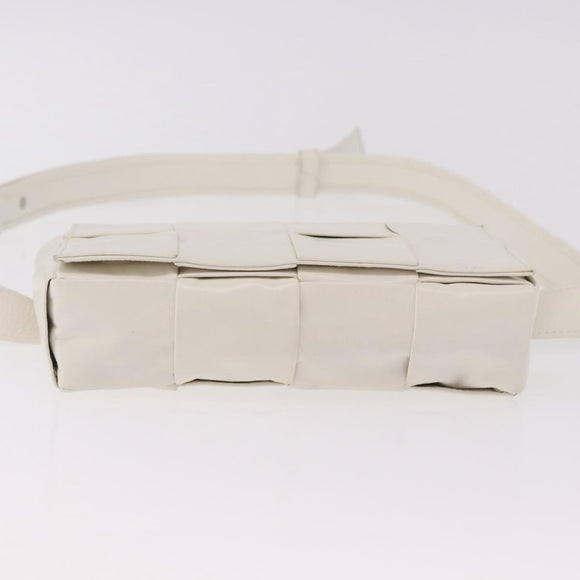 BOTTEGA VENETA MAXI INTRECCIATO Cassette Bag Leather White Silver Auth bs36173A