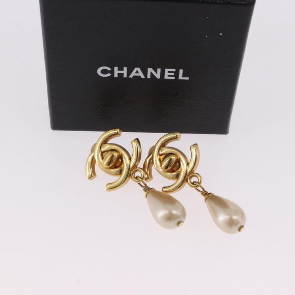 CHANEL Earring Metal Gold Tone CC Auth bs36535V